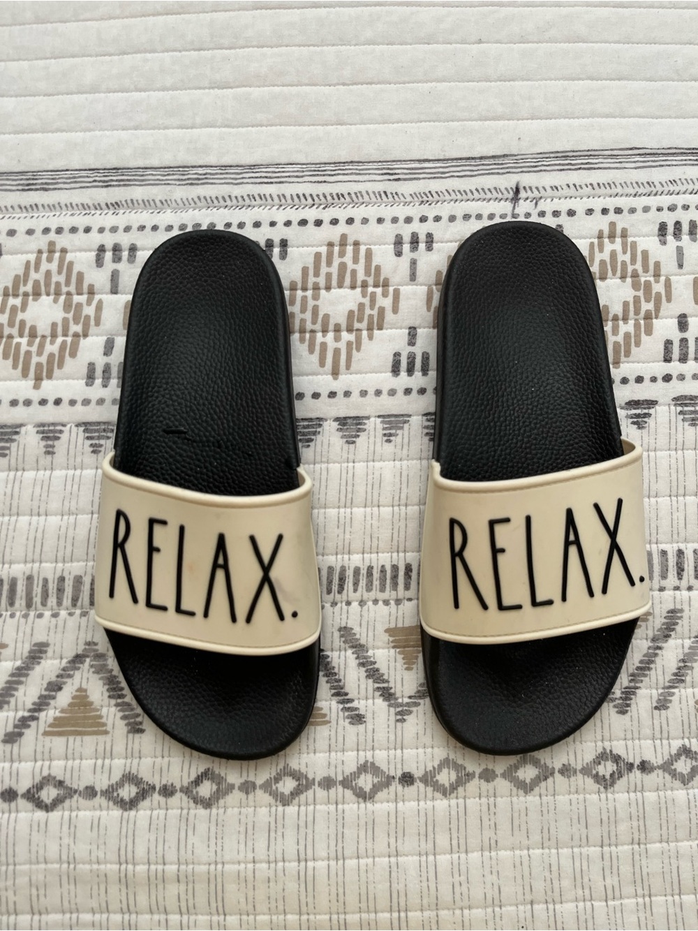 Rae Dunn RELAX sandals- Size 8